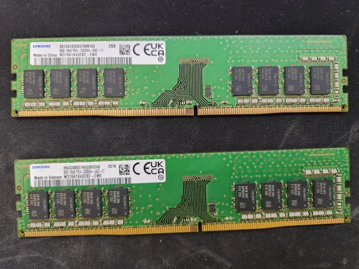 삼성램 DDR4 3200 25600 8GB X 2개 총 16기가 팝니다.